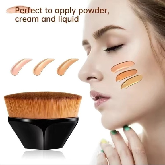 Foundation make up kabuki brush - new in package - Picture 1 of 9